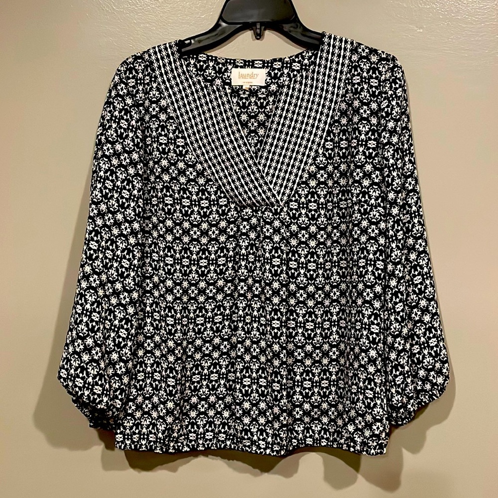 Laundry blouse